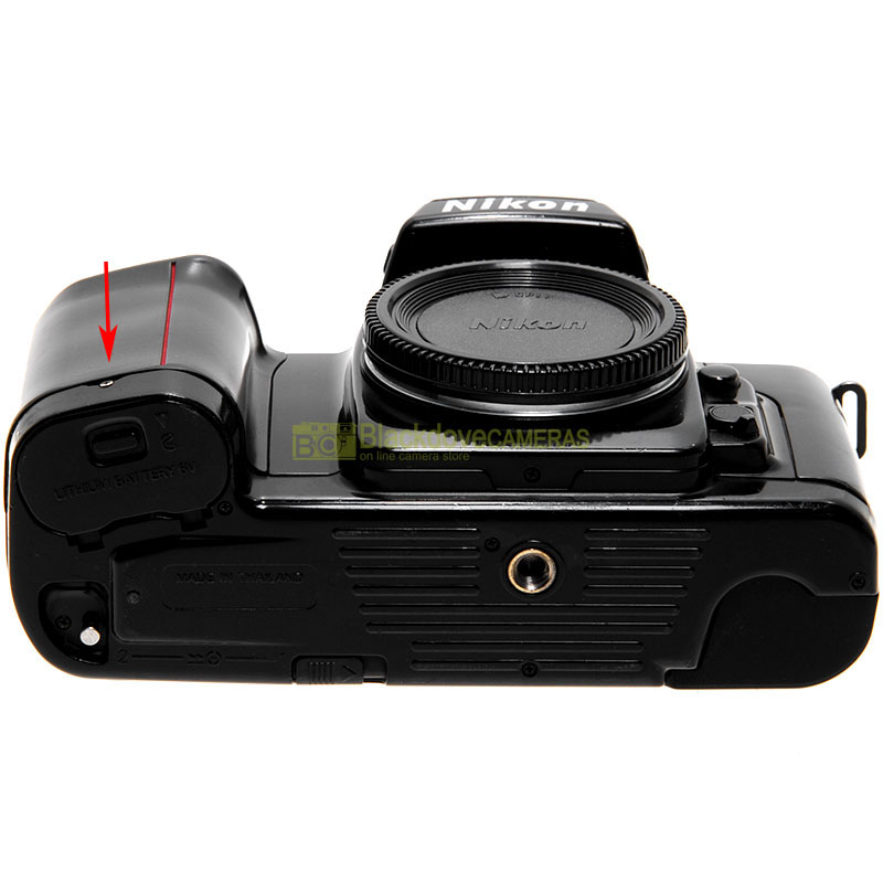 Nikon F-601 fotocamera reflex autofocus a pellicola usata. F601 body.