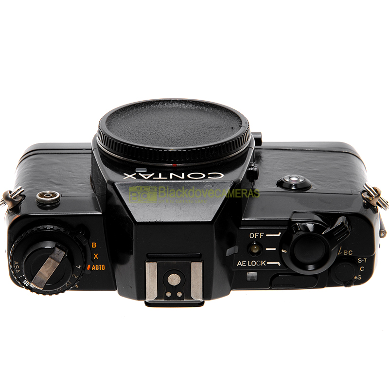 Contax 137 MD Quartz. Fotocamera reflex a pellicola. Macchina fotografica 35mm.