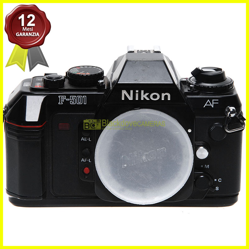 Nikon N2020 (F501) fotocamera reflex autofocus a pellicola. N-2020 body usata