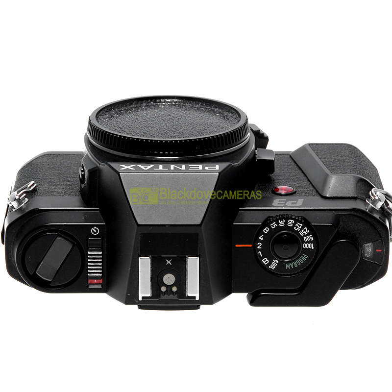 “Pentax P3 Automatic fotocamera reflex a pellicola con otturatore elettronico.”