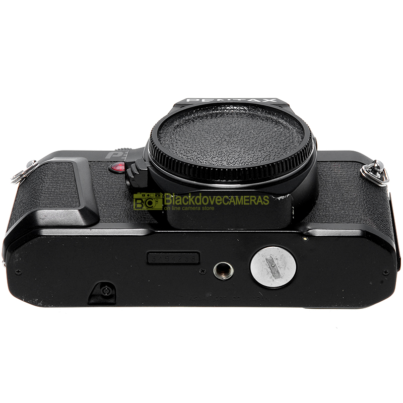 “Pentax P3 Automatic fotocamera reflex a pellicola con otturatore elettronico.”