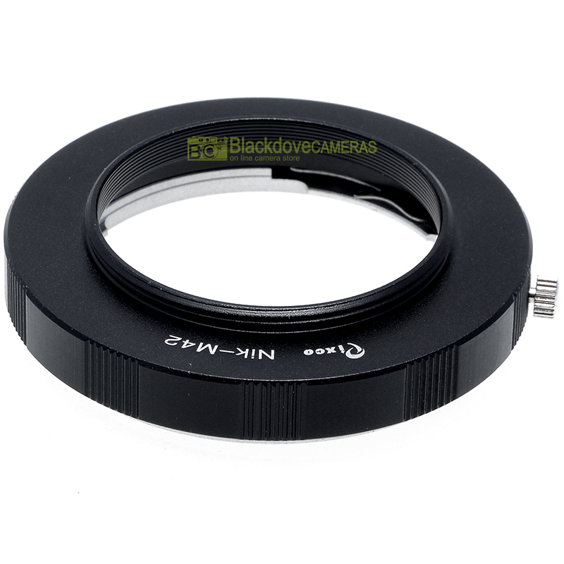 “Adattatore per obiettivi Nikon su fotocamere a vite M42 (42x1). Lens adapter.”