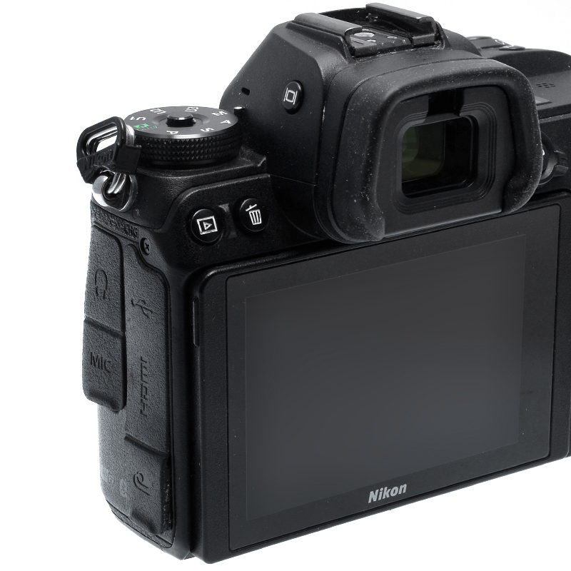 “Nikon Z6”
