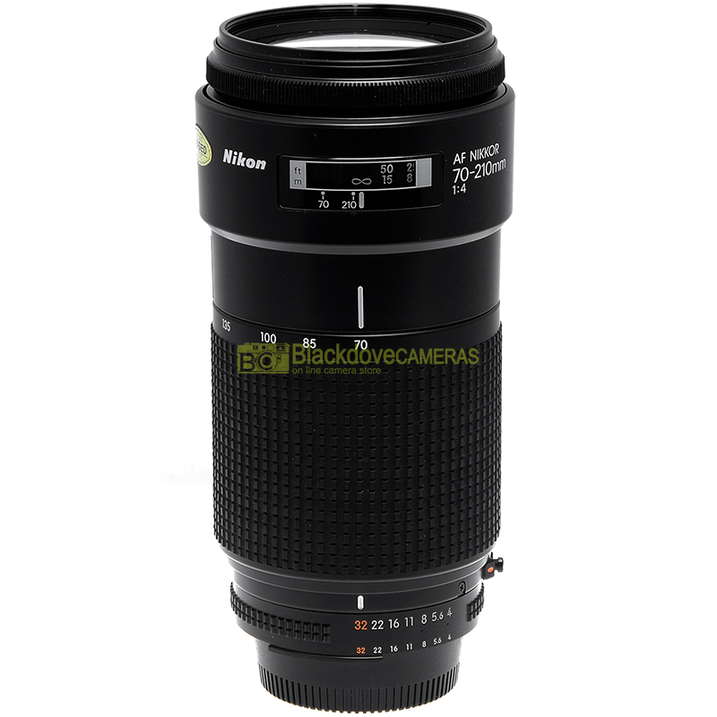 Nikon AF Nikkor 70-210mm f4 costante. Obiettivo autofocus per
