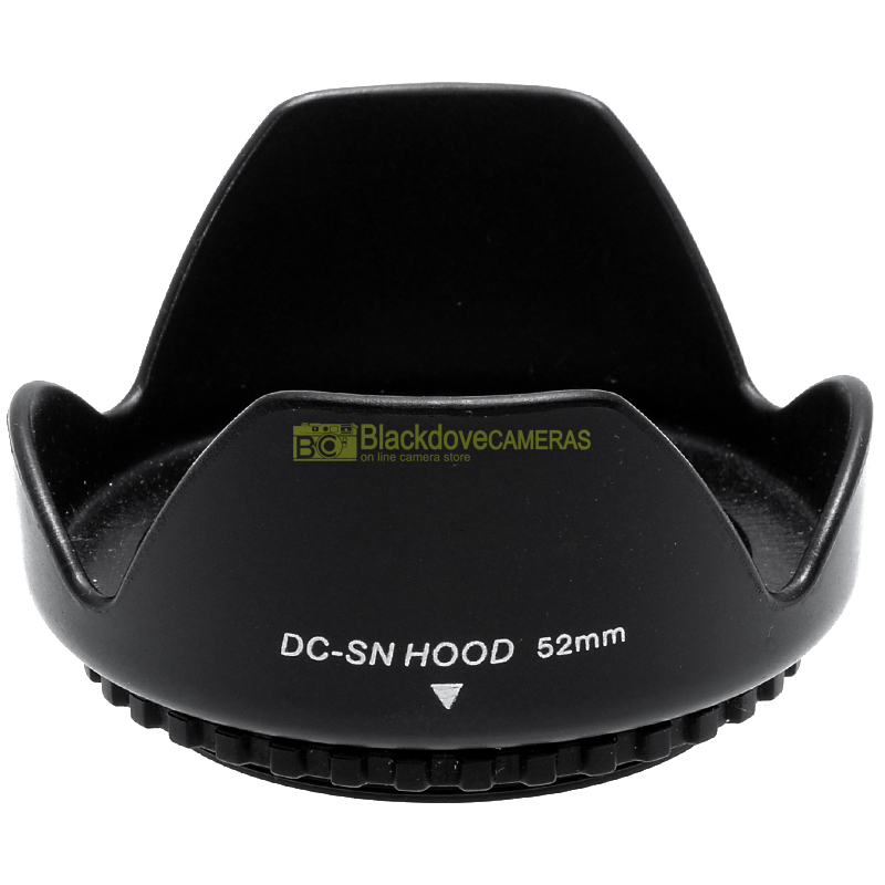 “52mm. paraluce a corolla universale, innesto a vite. Ruotabile. Lens hood.”