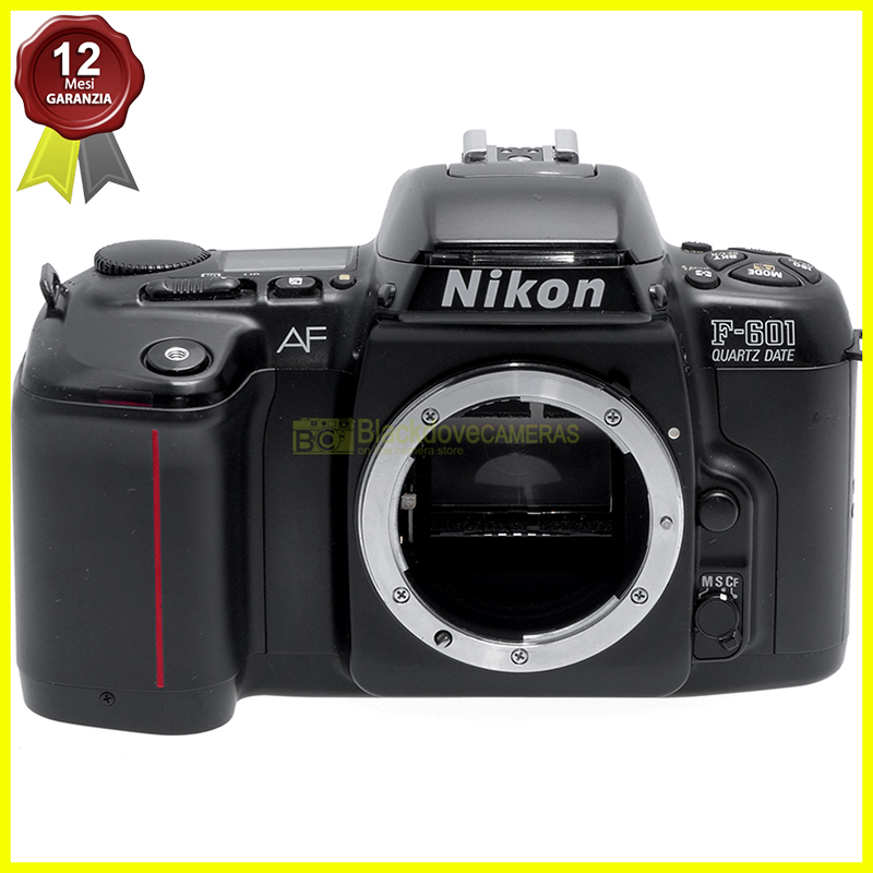 Nikon F-601 Quartz fotocamera reflex autofocus a pellicola usata. F601 body.