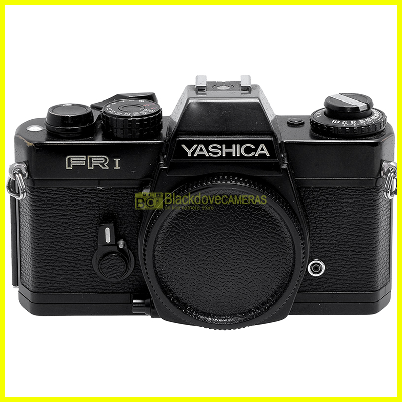 Yashica FR I body. Fotocamera reflex a pellicola. Macchina fotografica.