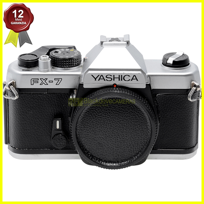 Yashica FX-7. Fotocamera reflex automatica a pellicola. Macchina