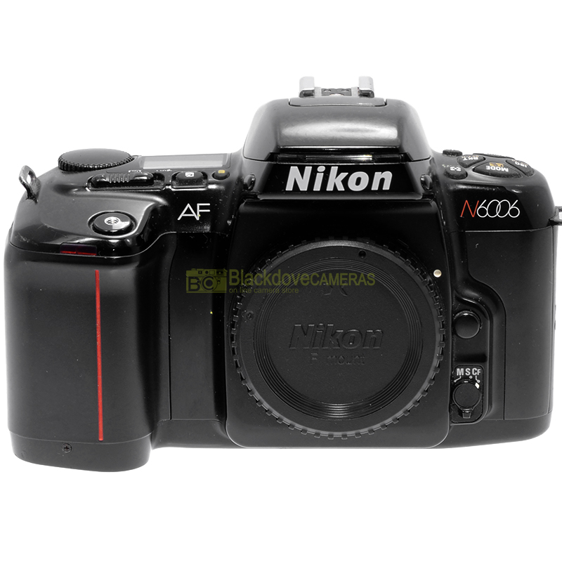Nikon N6006 (F-601) fotocamera reflex autofocus a pellicola usata. F601 body. 