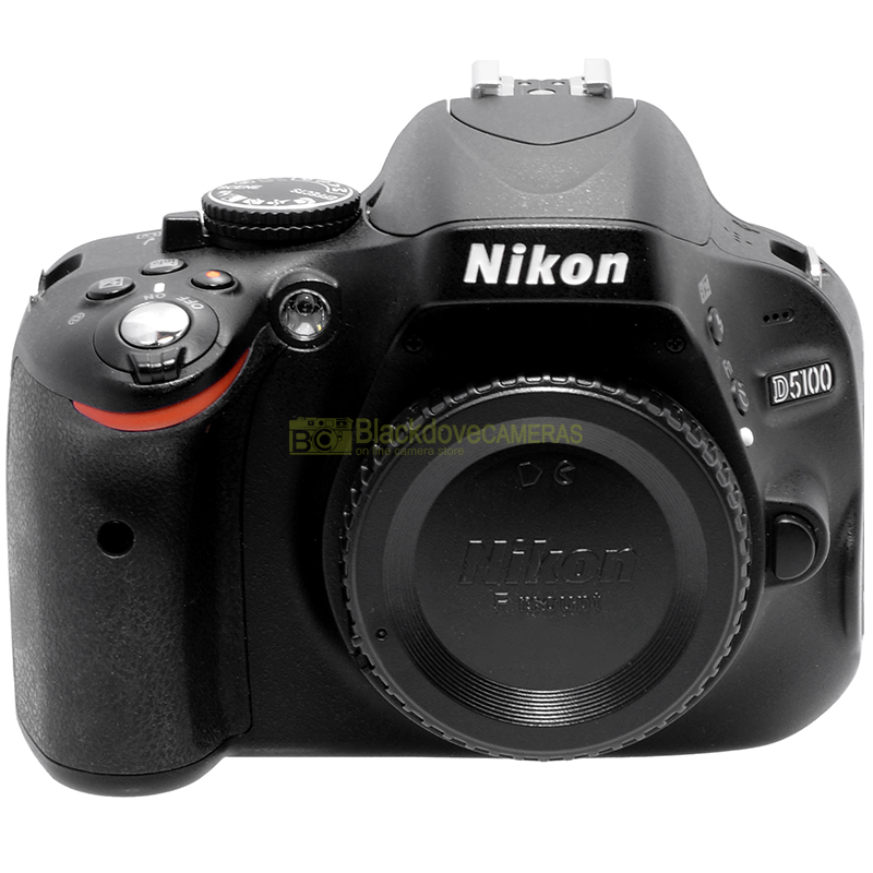 Nikon D5100 body reflex digitale vista frontale