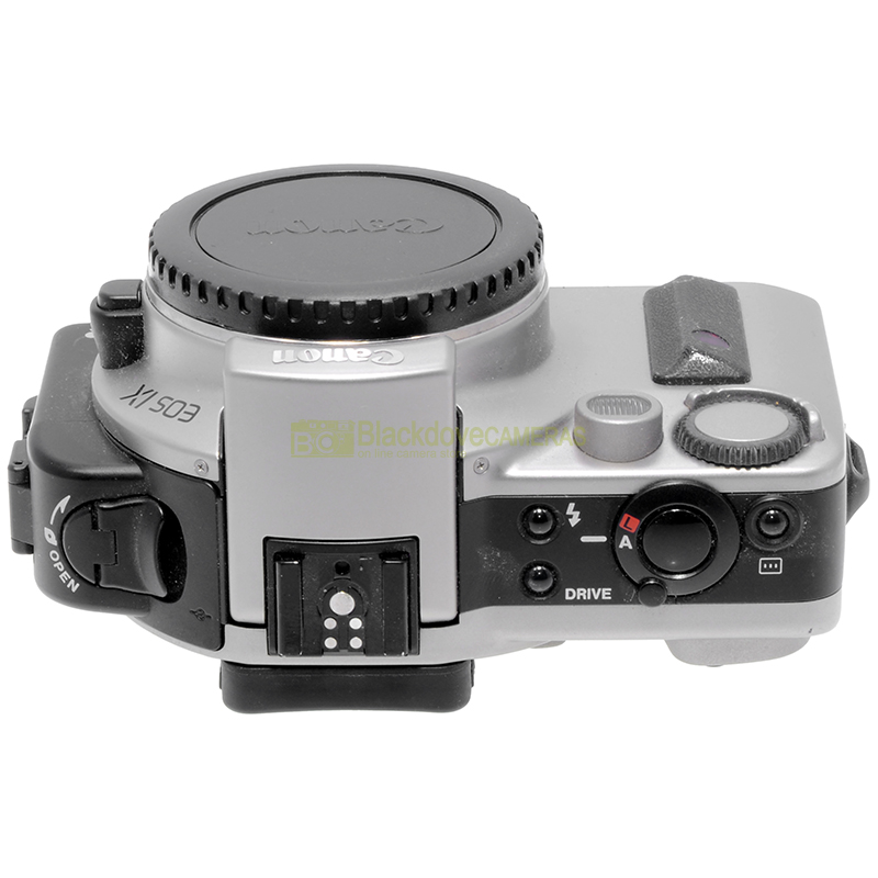 Canon EOS IX reflex a pellicola – lato posteriore
