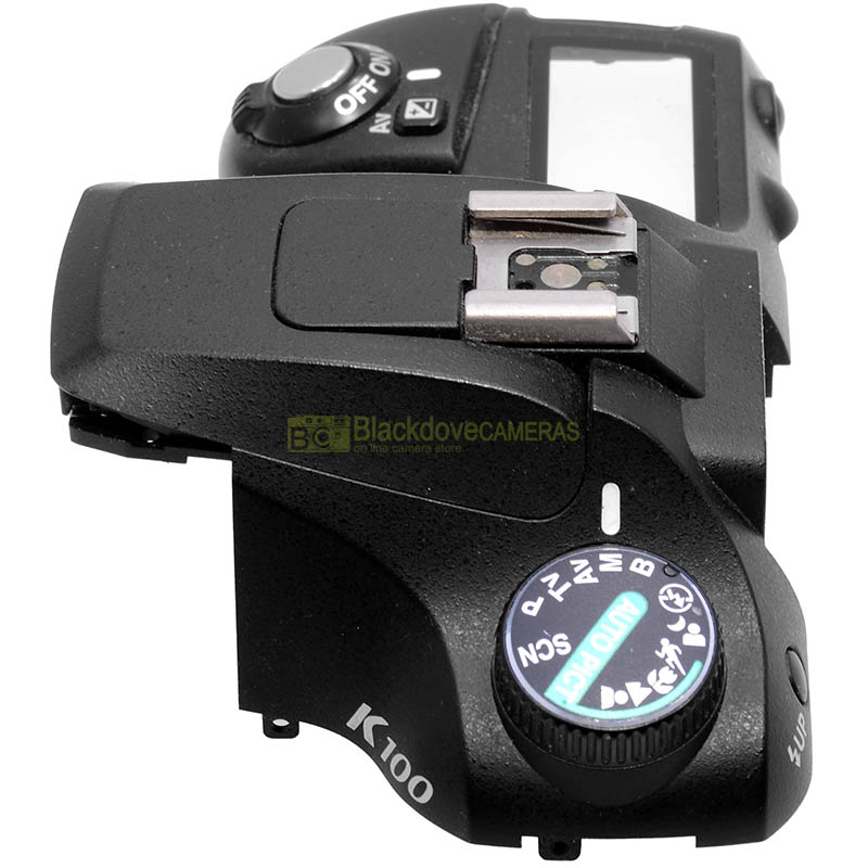 Calotta con flash e ghiere per Pentax K100D