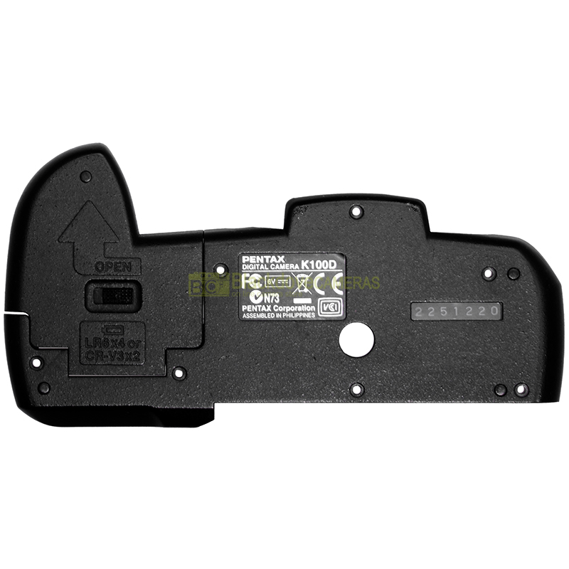 Fondello con sportello batterie per Pentax K100D – Ricambio Originale usato.
