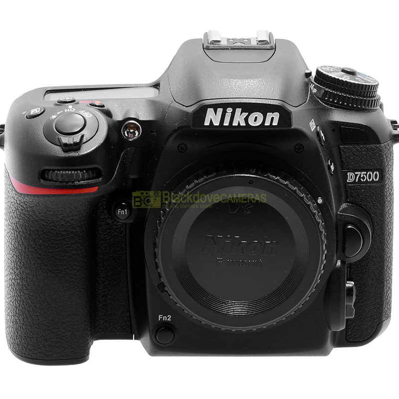 Nikon D7500 vista frontale – foto reale