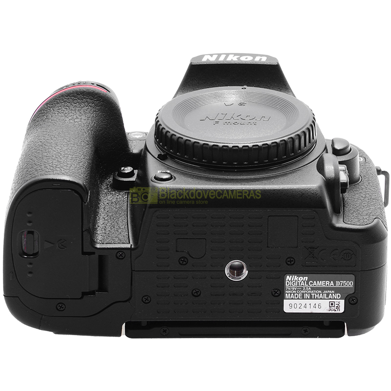 Nikon D7500 lato destro – foto reale