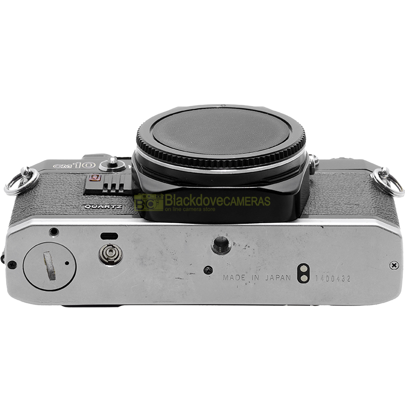 Olympus OM‑10 Quartz Body Black – dettaglio del dorso datario