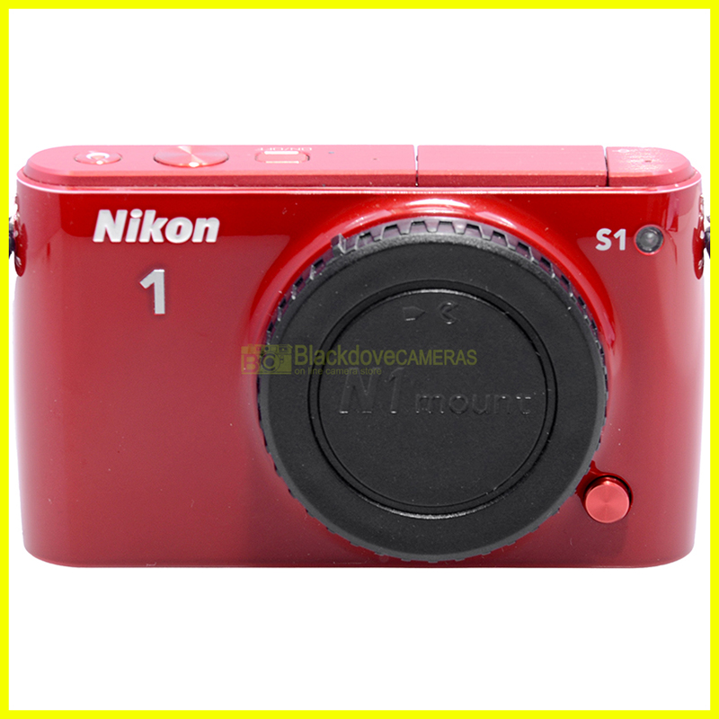 Nikon 1 S1 Red Body Only | Mirrorless Digitale Compatta | Leggi/Read! 10 Nikon 1 S1 Red – vista principale del corpo macchina
