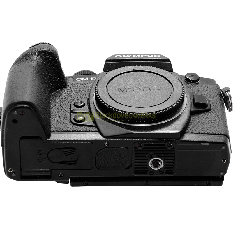 Olympus OM-D E-M1 – vista posteriore