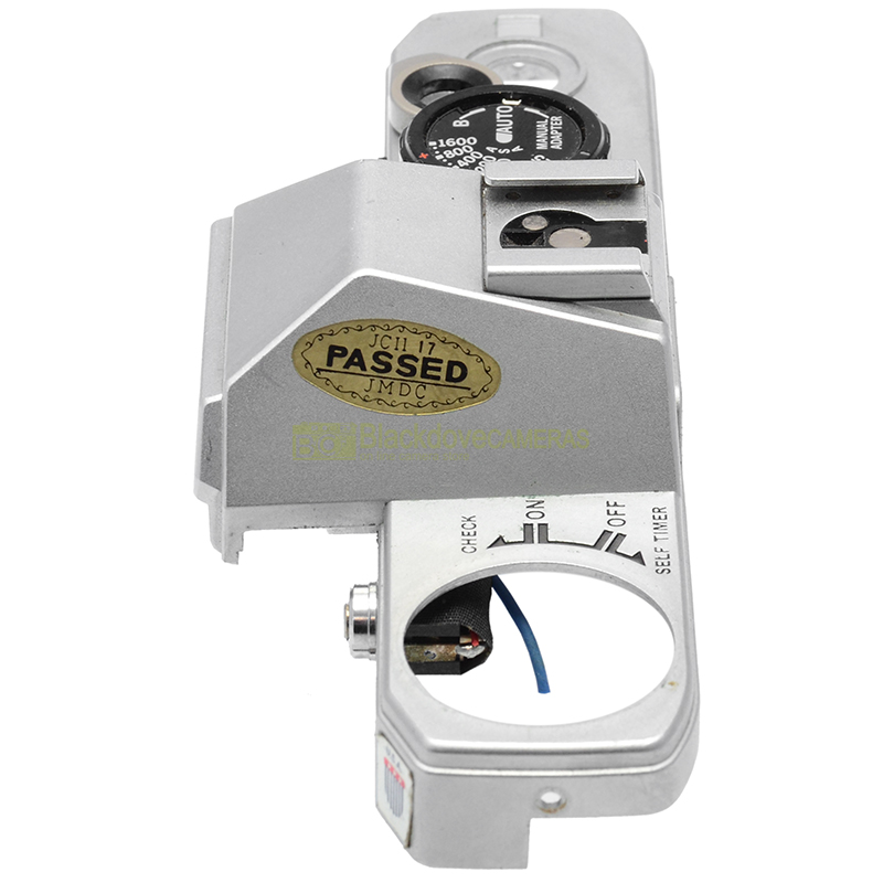 Calotta superiore Olympus OM‑10 silver – dettaglio finitura