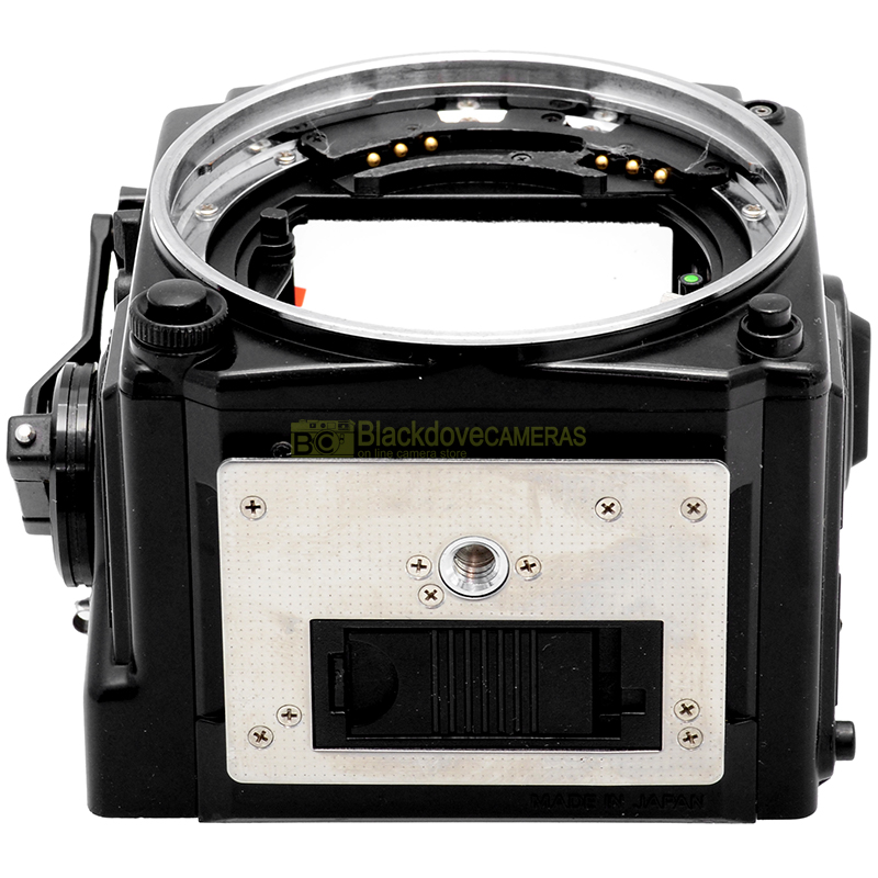 Zenza Bronica ETRsi vista inferiore
