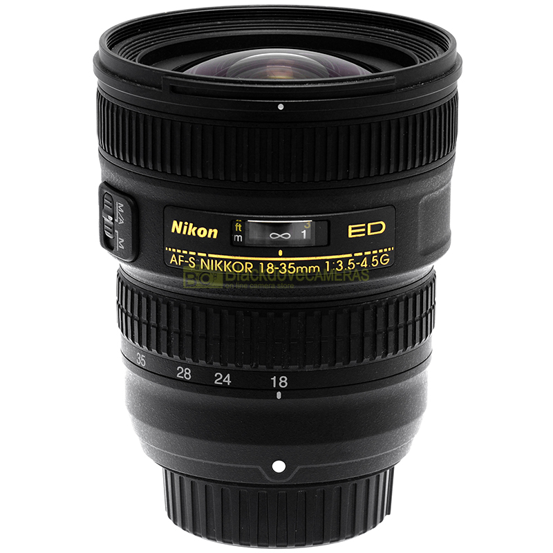 Nikon 18-35mm f/3.5-4.5G ED vista laterale