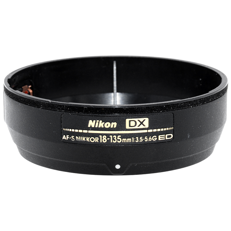 Barrel inferiore Nikon 18-135mm con selettore AF/MF vista laterale