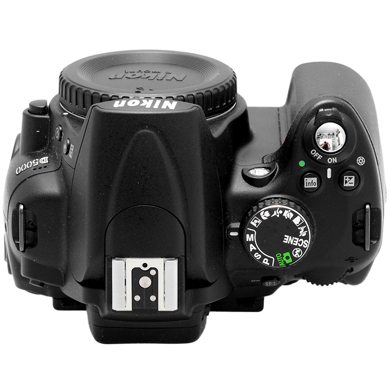 Nikon D5000 display articolato