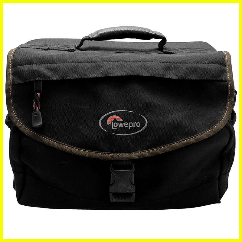 Lowepro Nova 4 vista frontale