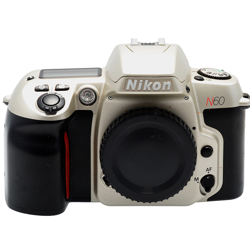 Nikon N‑60 body reflex autofocus analogica F60. Usa pellicola 35mm. F-60 8 Nikon F60 dettaglio 1