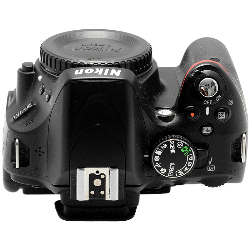 Nikon D5100 dettaglio 3