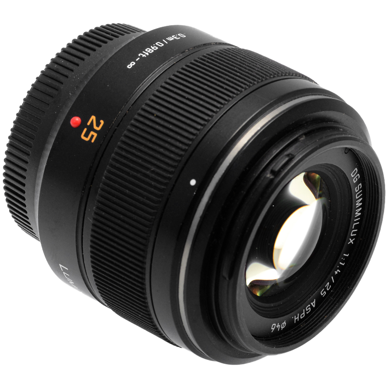Panasonic Lumix 25mm. f/1.4 Asph. DG Summilux Obiettivo Leica per MFT micro 4/3 11 Panasonic Leica DG Summilux 25mm f/1.4 ASPH dettaglio 2
